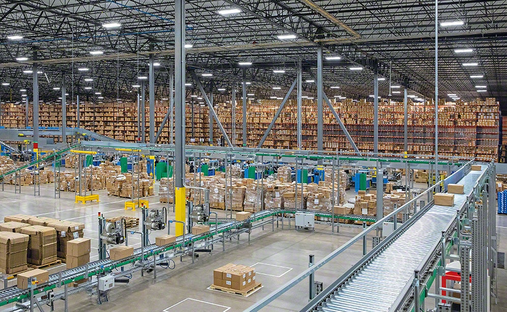 Entrepôt de vêtements de sport et chaussures Adidas en Pennsylvanie, États-Unis Entrepôt de vêtements de sport et chaussures Adidas en Pennsylvanie, États-Unis