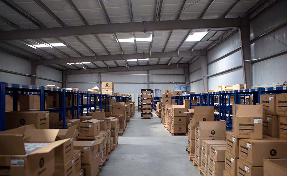 La Ruche Logistique gère les produits d'entreprises d'e-commerce dans son entrepôt La Ruche Logistique gère les produits d'entreprises d'e-commerce dans son entrepôt
