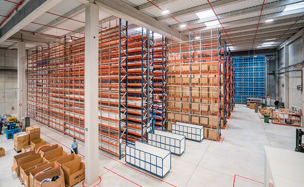 Trois solutions de stockage dans le centre de distribution de Venair