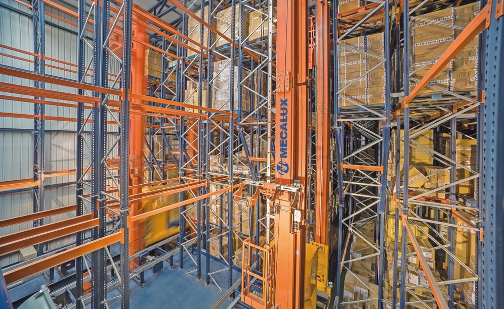 Mecalux construit un entrepôt autoportant d’une capacité de deux millions de paires de chaussures Mecalux construit un entrepôt autoportant d’une capacité de deux millions de paires de chaussures