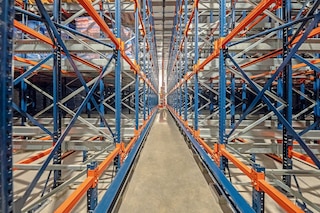 Le Pallet Shuttle automatique garantit la meilleure performance des systèmes de stockage par accumulation