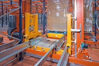 Le WMS de Mecalux, Easy WMS, gère les tâches du Pallet Shuttle automatique